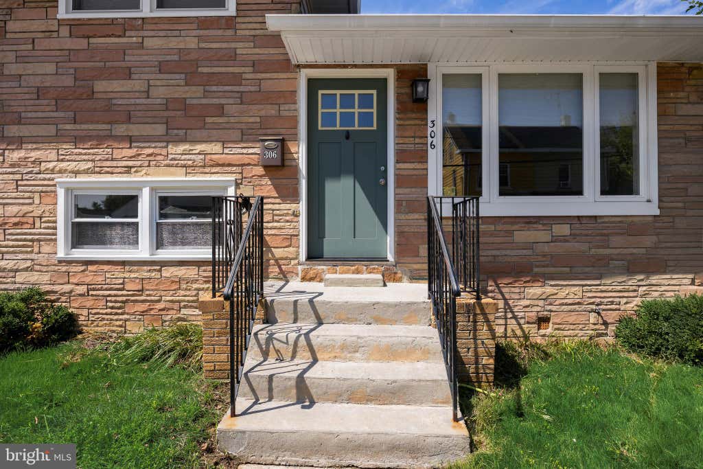 Photo of 306 Borden Street, BORDENTOWN, NJ 08505 (MLS # NJBL2119252)