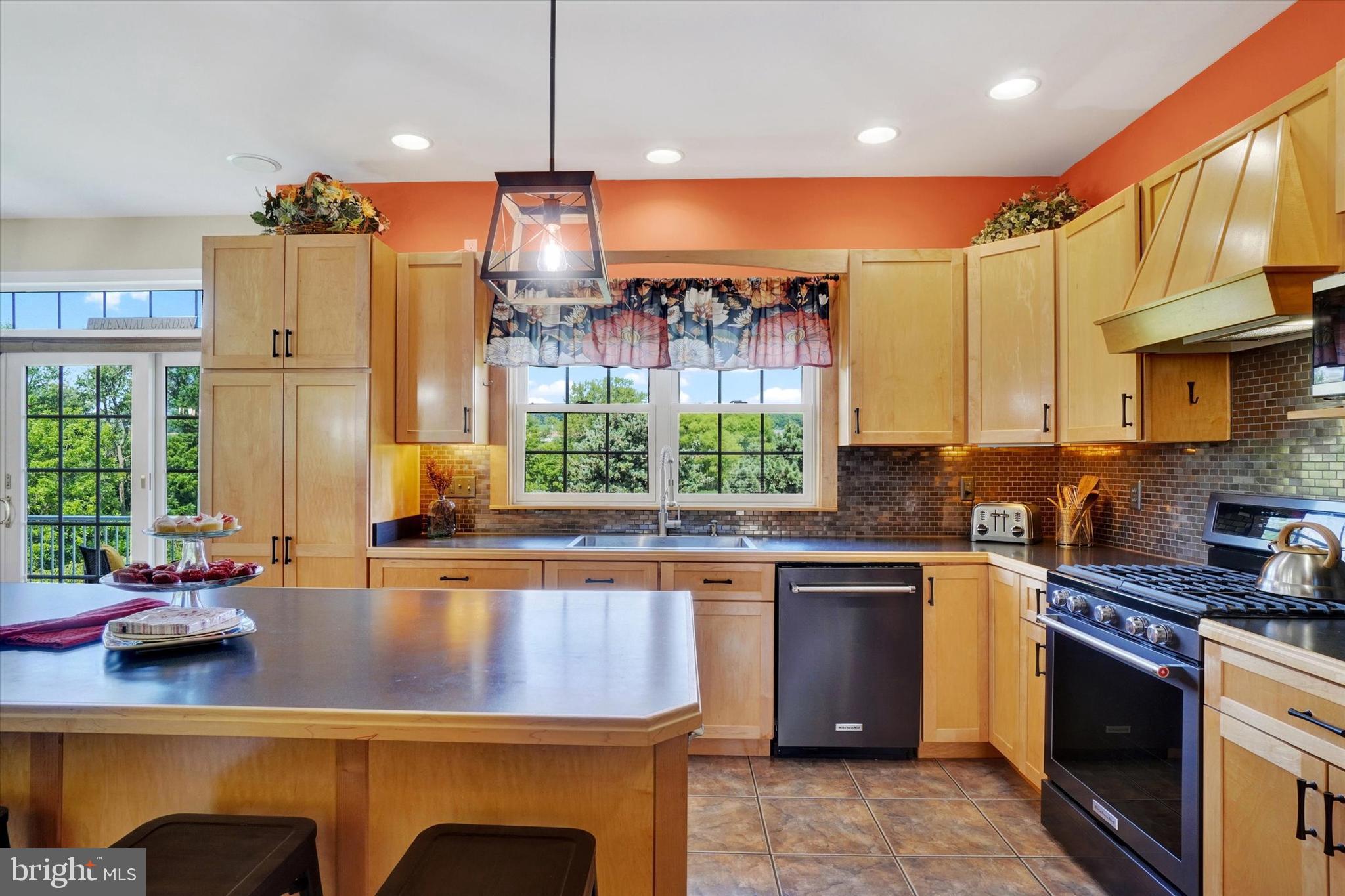 PLEASANT VALLEY GOLF COURSE - Residential