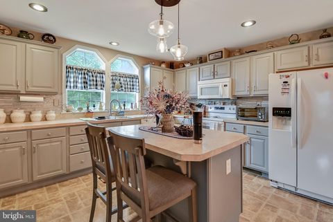 173 RANDOM ROAD DOUGLASSVILLE PA 19518