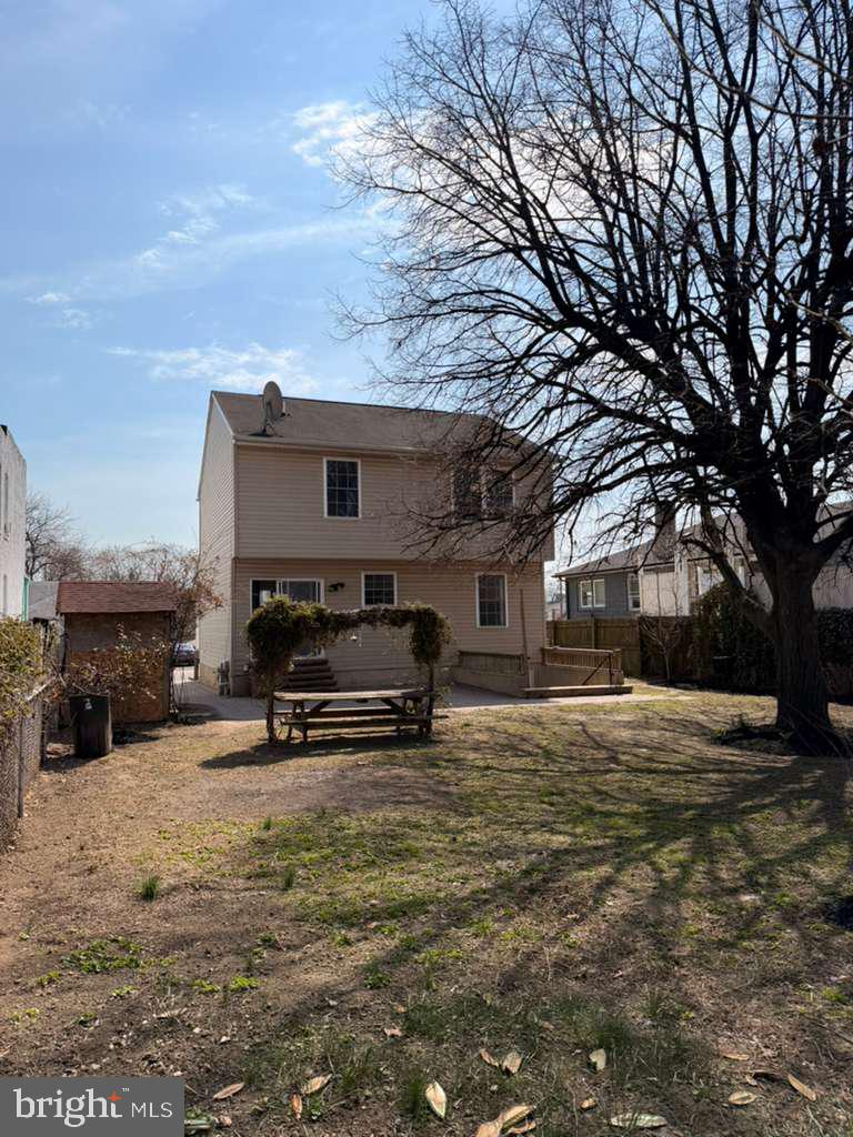 FAIRLAWN - Residential