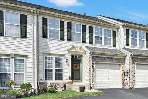 Townhouse For Sale - 2546 Peachtree Drive<br/> PERKASIE, PA 18944