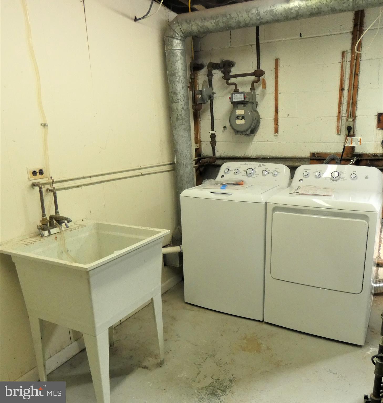 ROCK CREEK PALISADES - Residential Lease