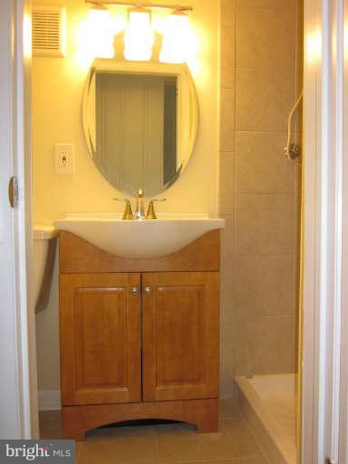 ROCK CREEK PALISADES - Residential Lease