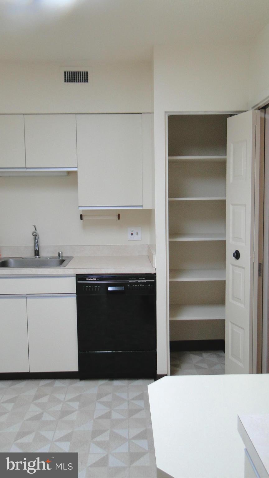 SKYLINE SQUARE CONDO - Residential Lease