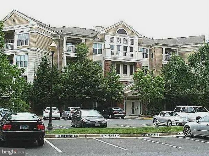 2-br, 2-ba, kitchen w/breakfast bar, separate dining room. LR w/gas fireplace plus balcony. Secured building w/elevator and garage parking. Walk to shops, restaurants and the future Herndon-Monroe Park Metro Station. Seller request Security Title to conduct settlement.