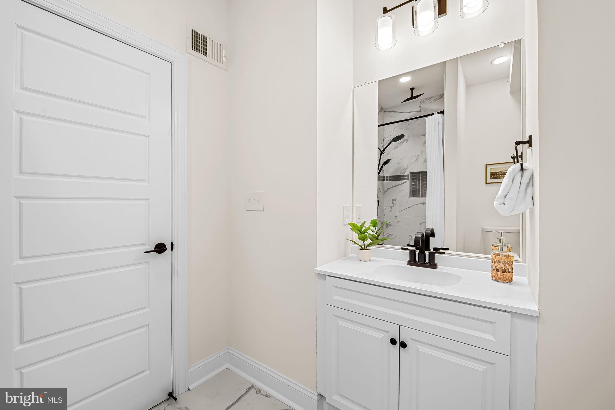 FEDERAL HILL HISTORIC DISTRICT - Residential Lease