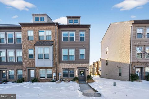 215 PHOENIX DRIVE UPPER MARLBORO MD 20774