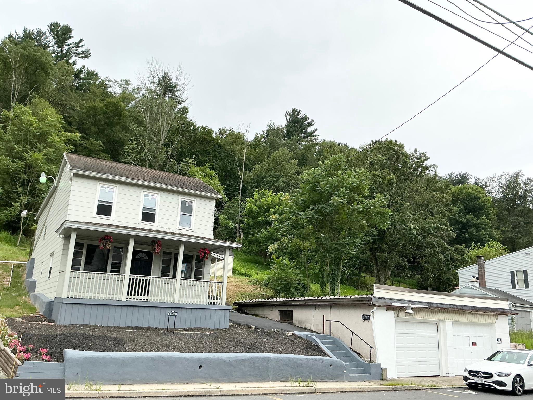Beautiful, renovated home in the center of Pottsville with a huge detached garage, additional two storage
garages in the back of the house a nice big size lots enjoy your Jacuzzi top with your standing shower.