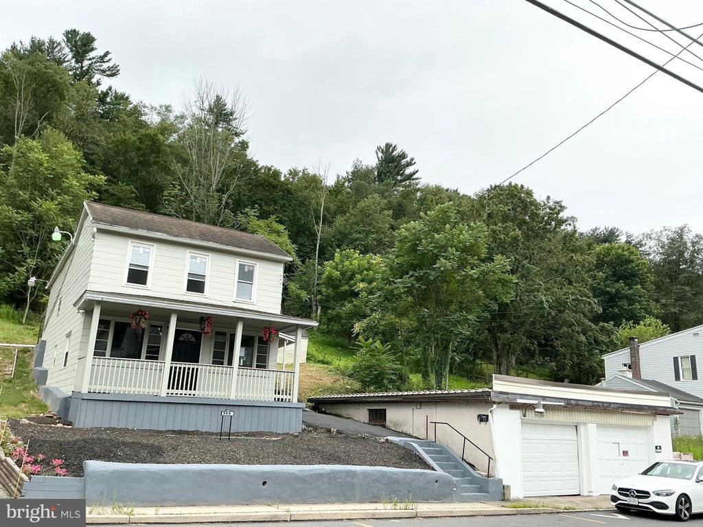 Photo of 505 Peacock Street, POTTSVILLE, PA 17901 (MLS # PASK2022774)