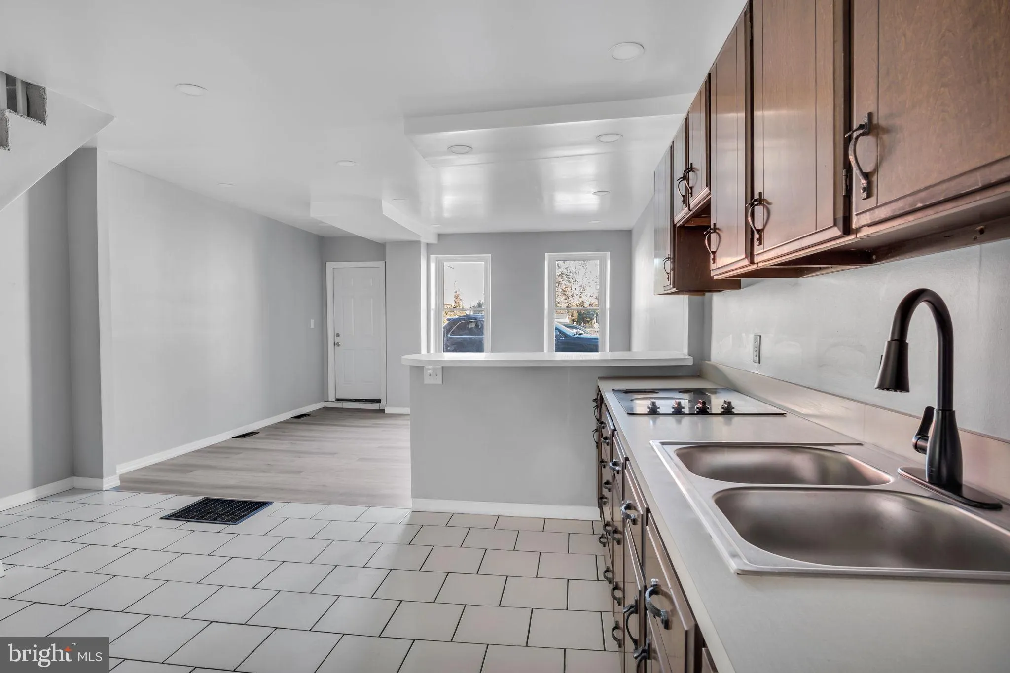 York, Pennsylvania 17401, United States, 3 Bedrooms Bedrooms, ,1 BathroomBathrooms,Residential,Pending,38343