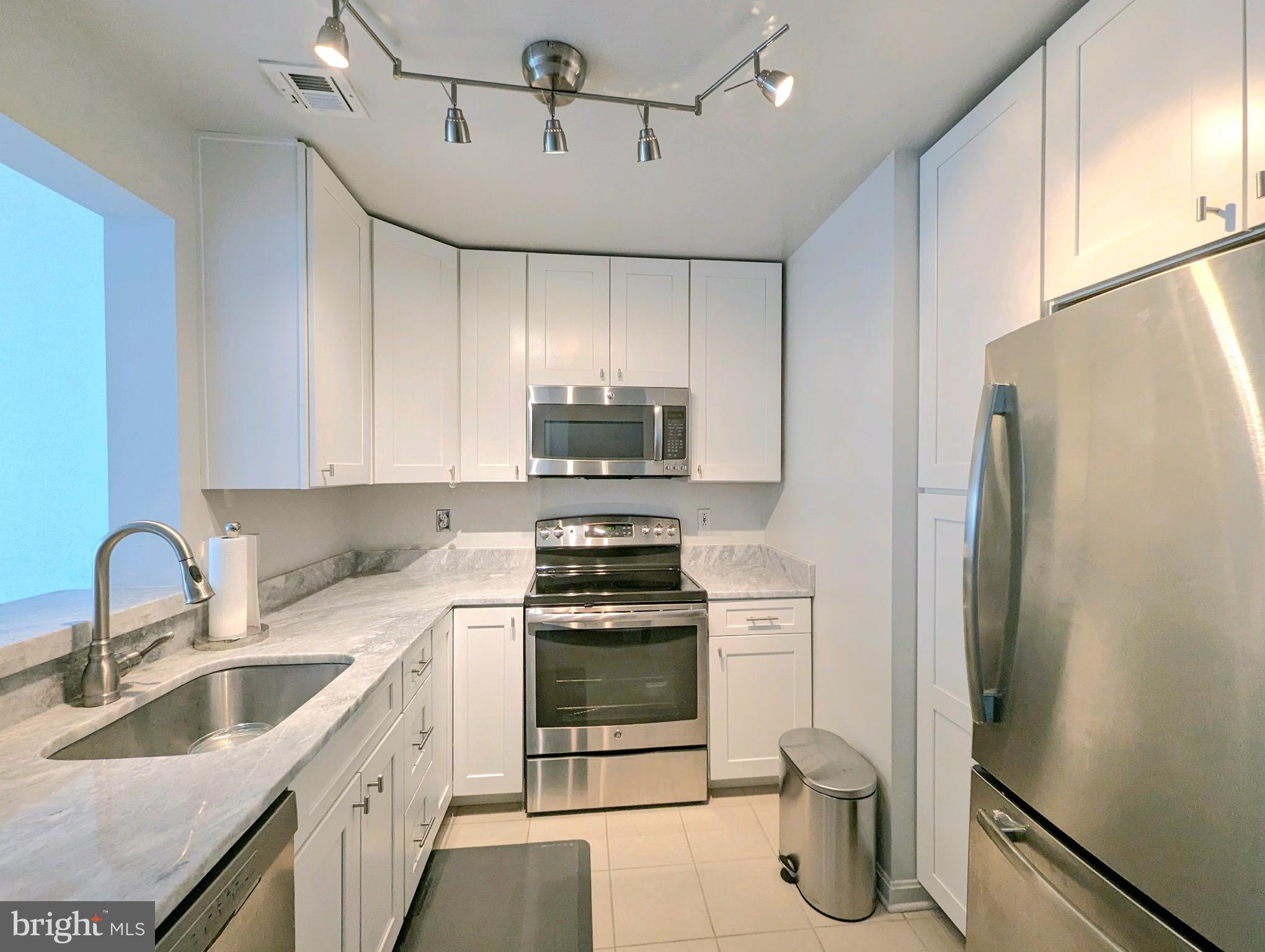 HARBORVIEW CONDOMINIUMS - Residential Lease