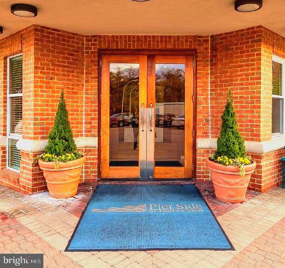 HARBORVIEW CONDOMINIUMS - Residential Lease