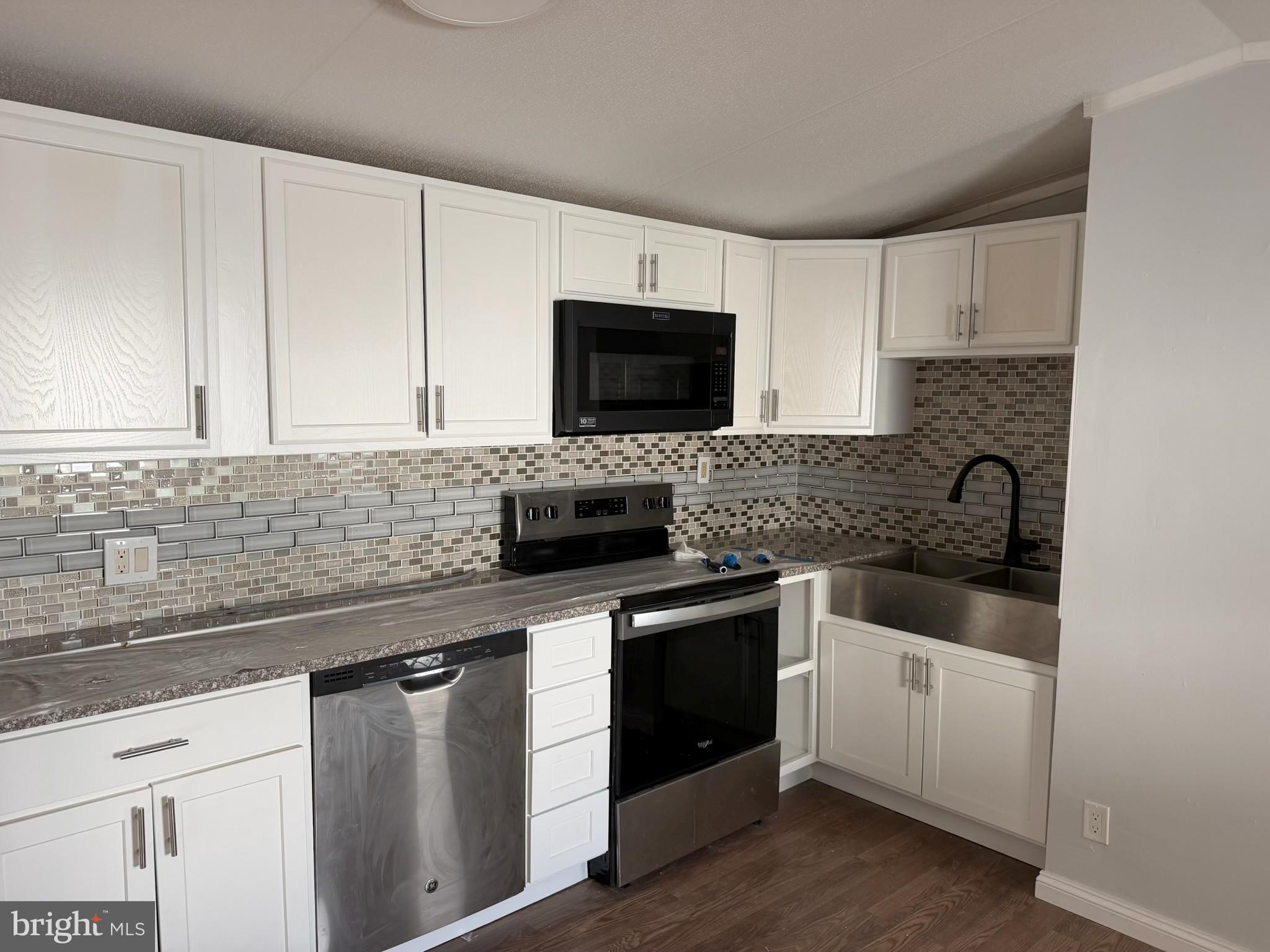 LISA LAKE MBH PARK - Residential