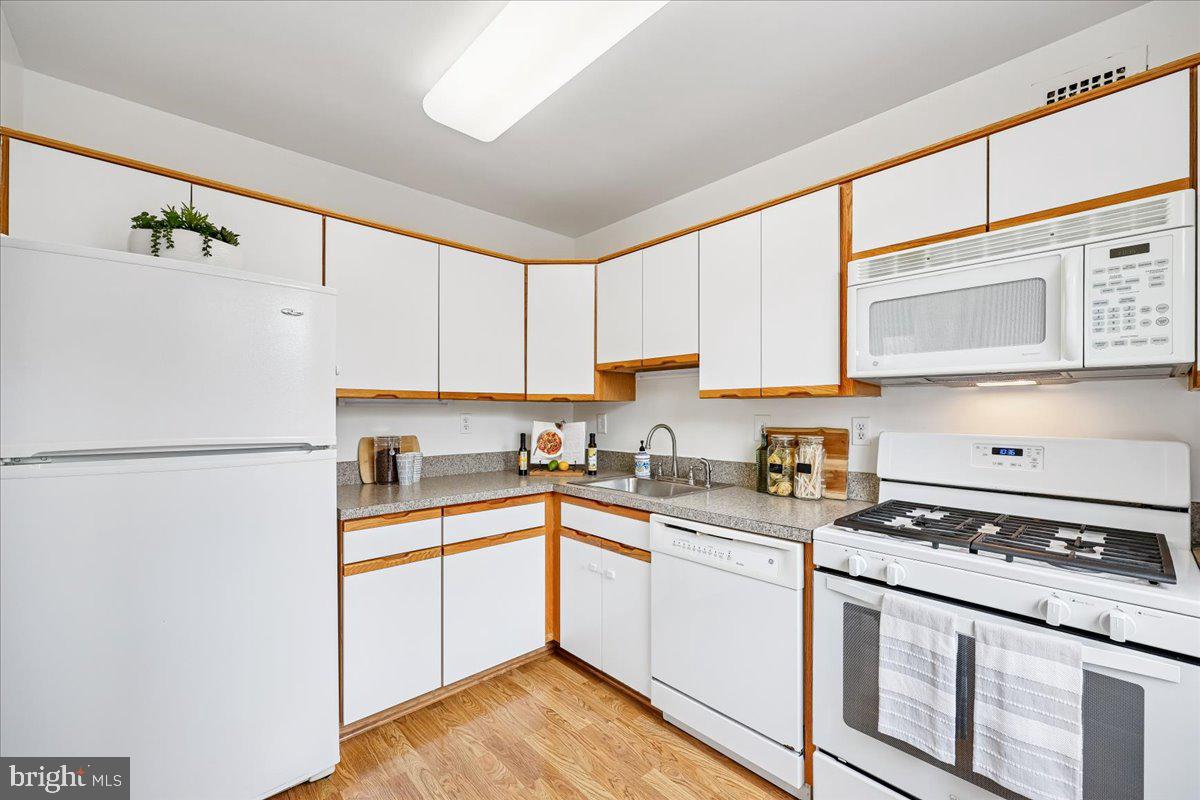 WHITEHALL - Residential