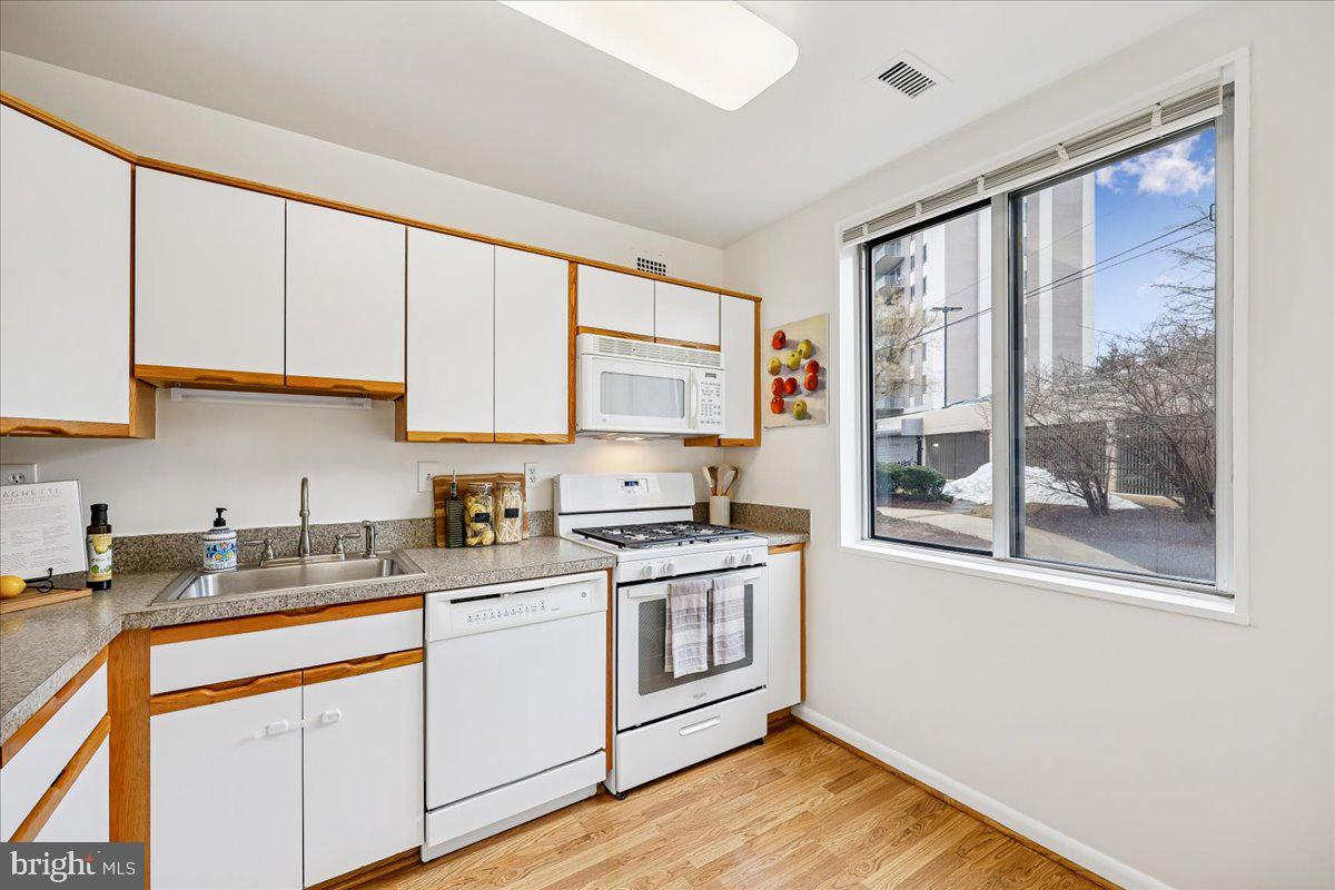 WHITEHALL - Residential