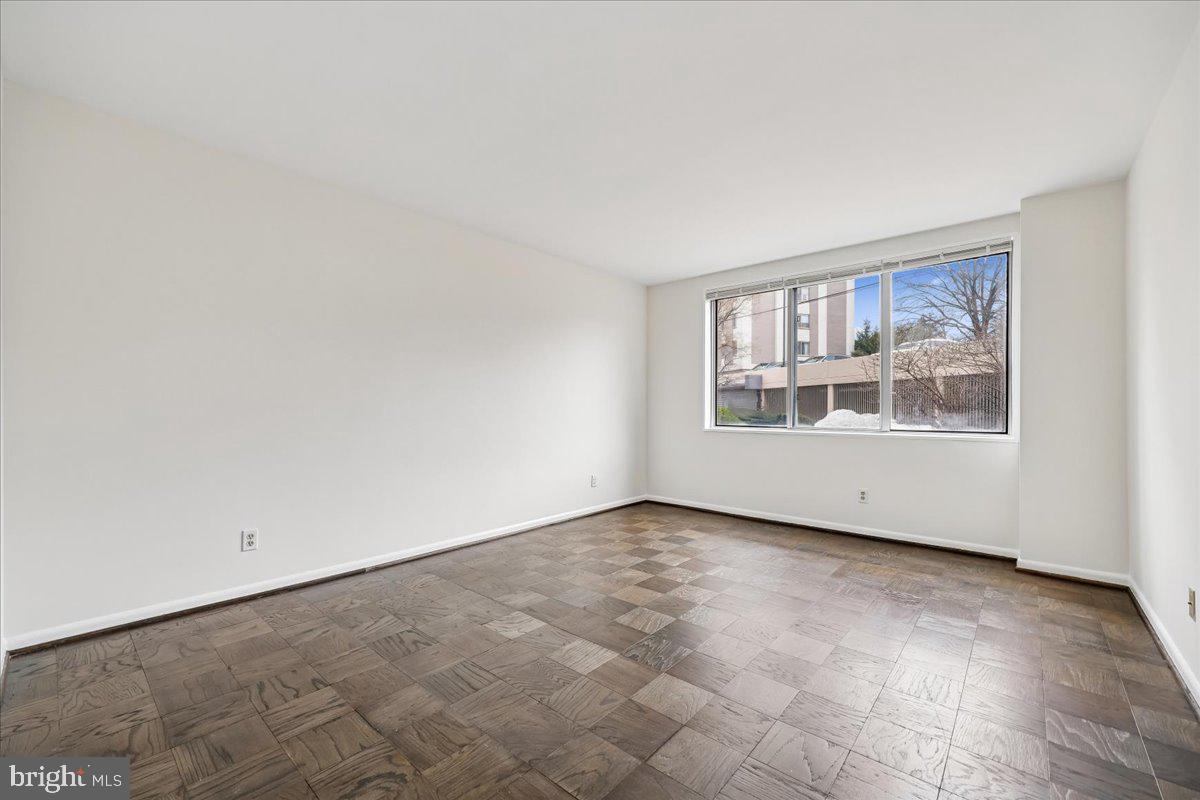 WHITEHALL - Residential