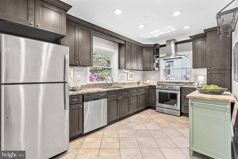 SHIRLEY WOODS - Residential