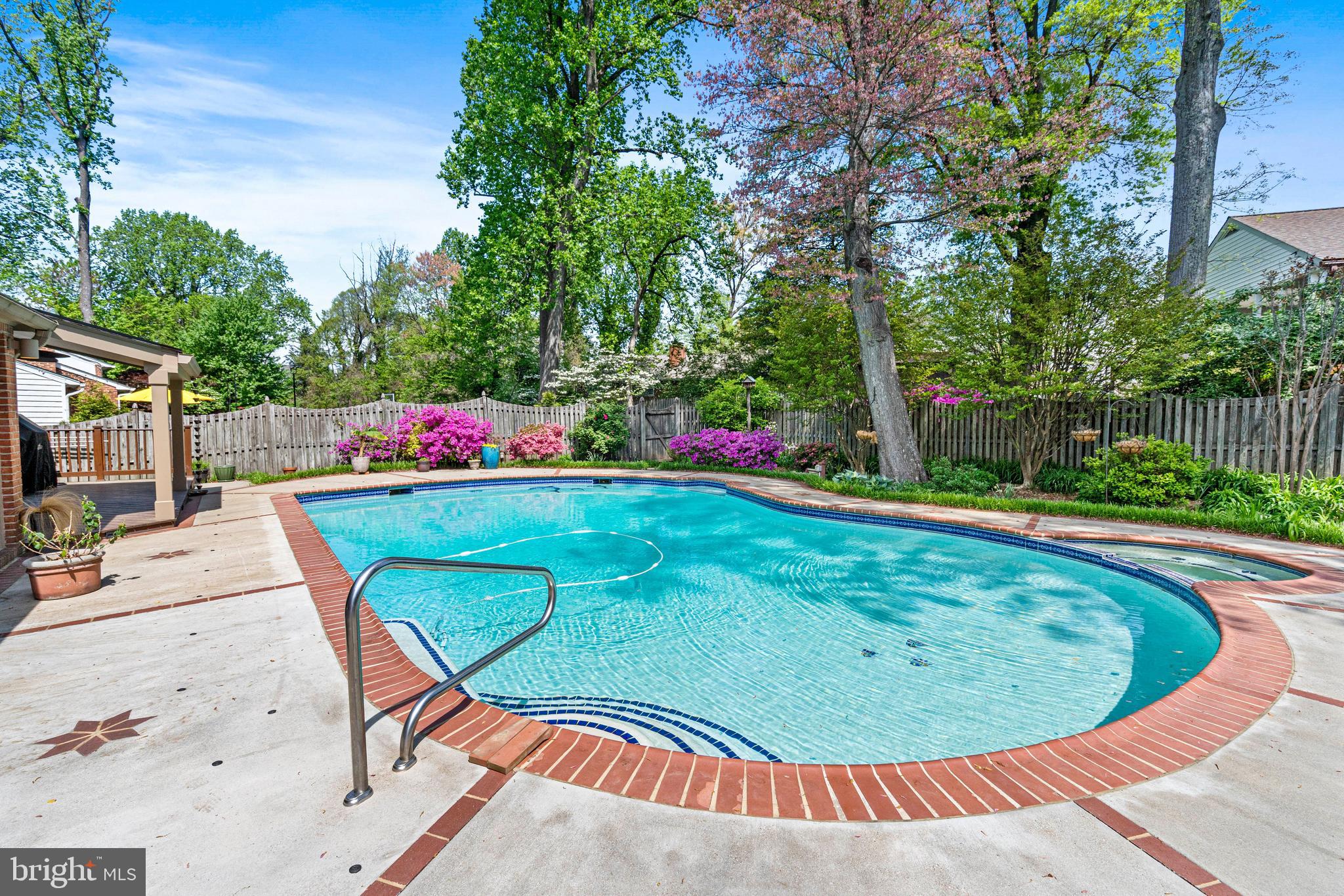 SHIRLEY WOODS - Residential