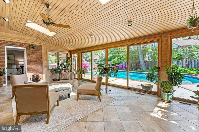 SHIRLEY WOODS - Residential