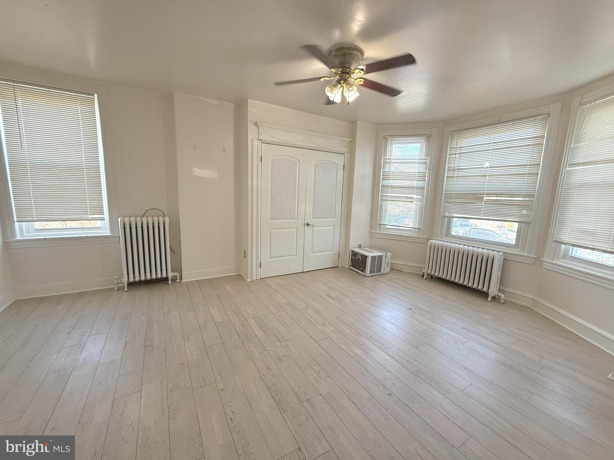 ELMWOOD PARK - Residential Income