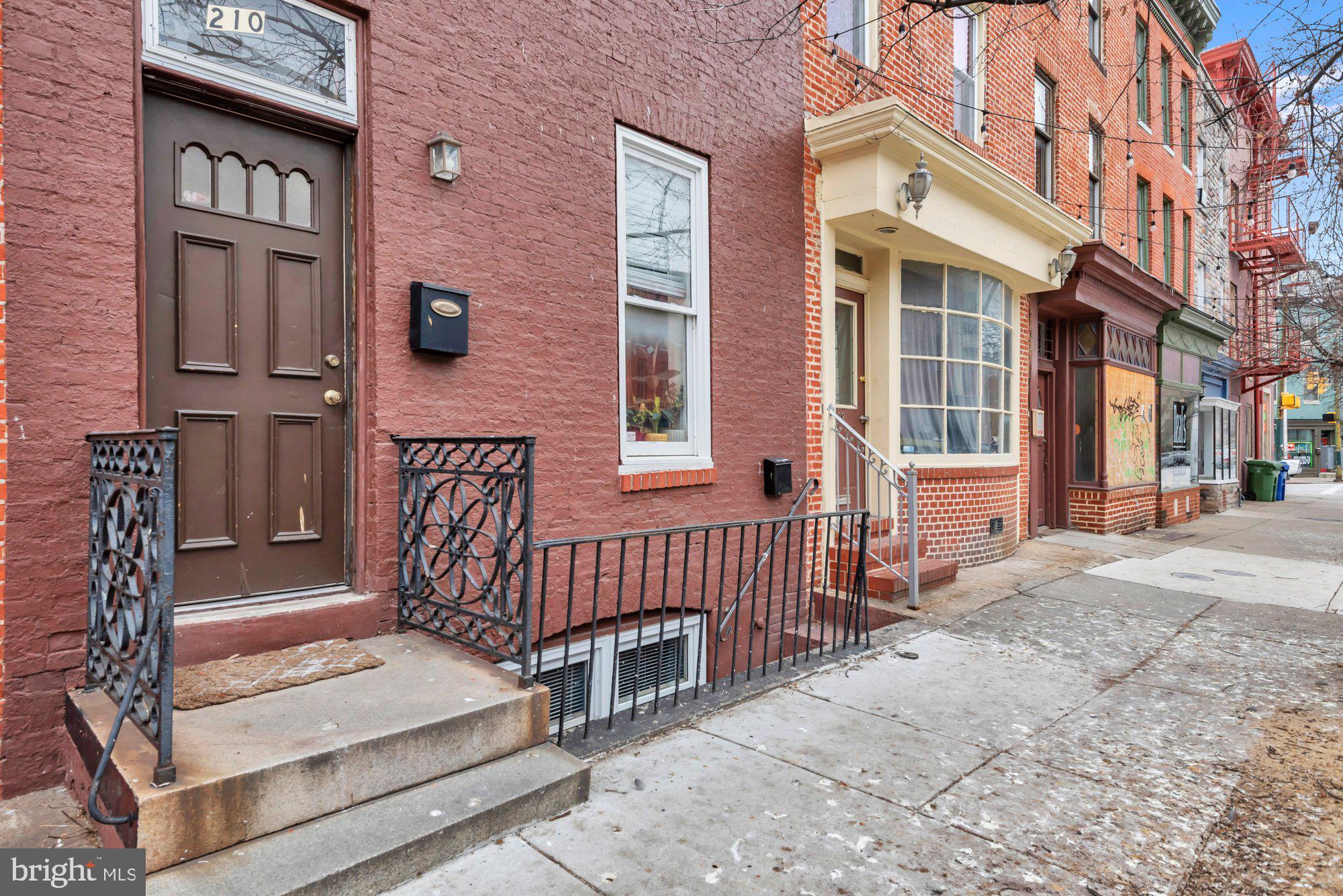 210 W READ STREET
