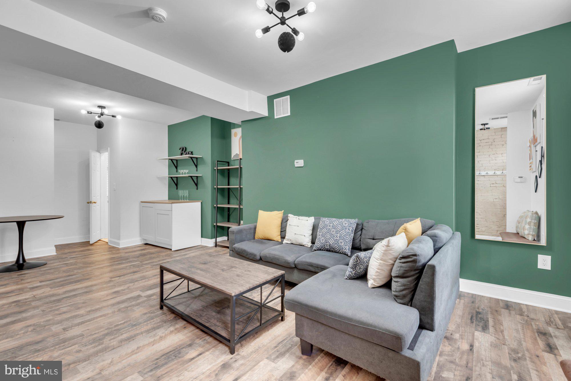 210 W READ STREET