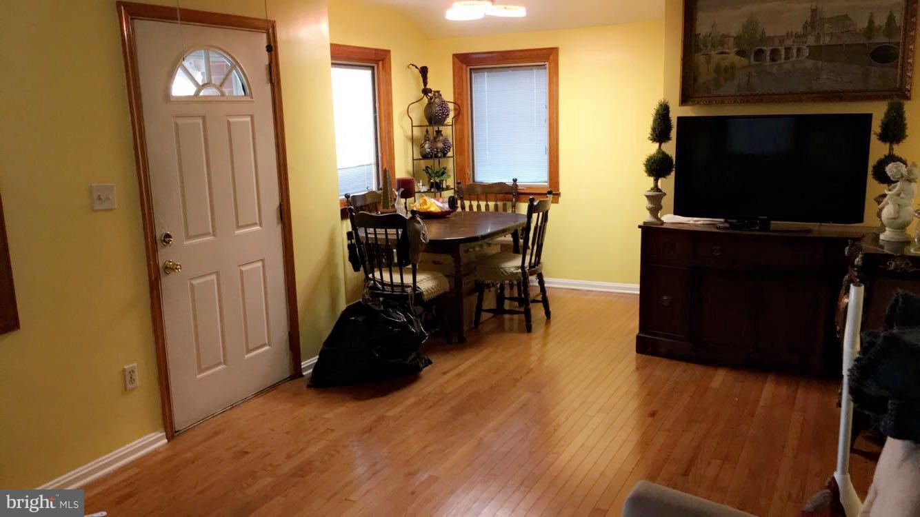 UNIVERSITY GARDENS - Residential