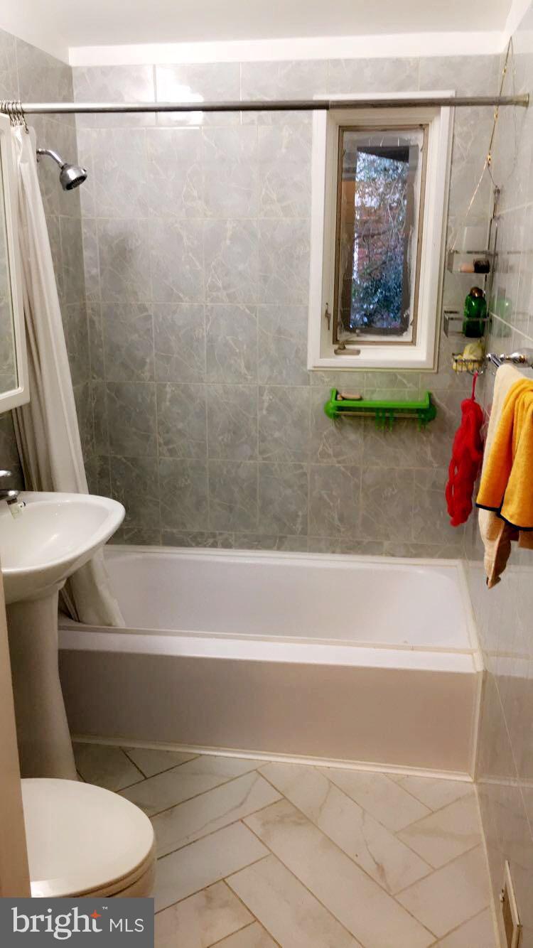 UNIVERSITY GARDENS - Residential