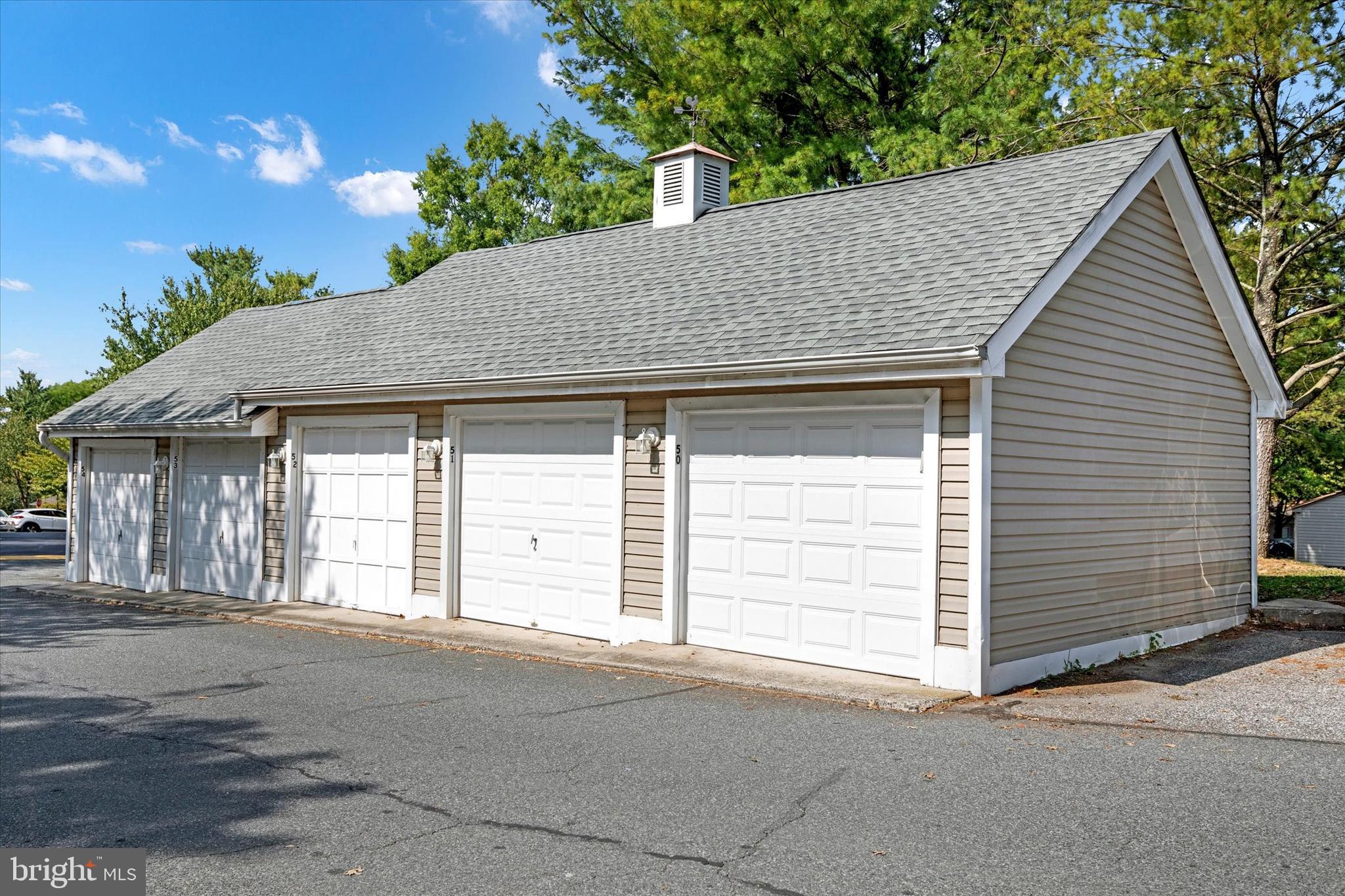 ENGLISH COUNTRY MANOR - Residential