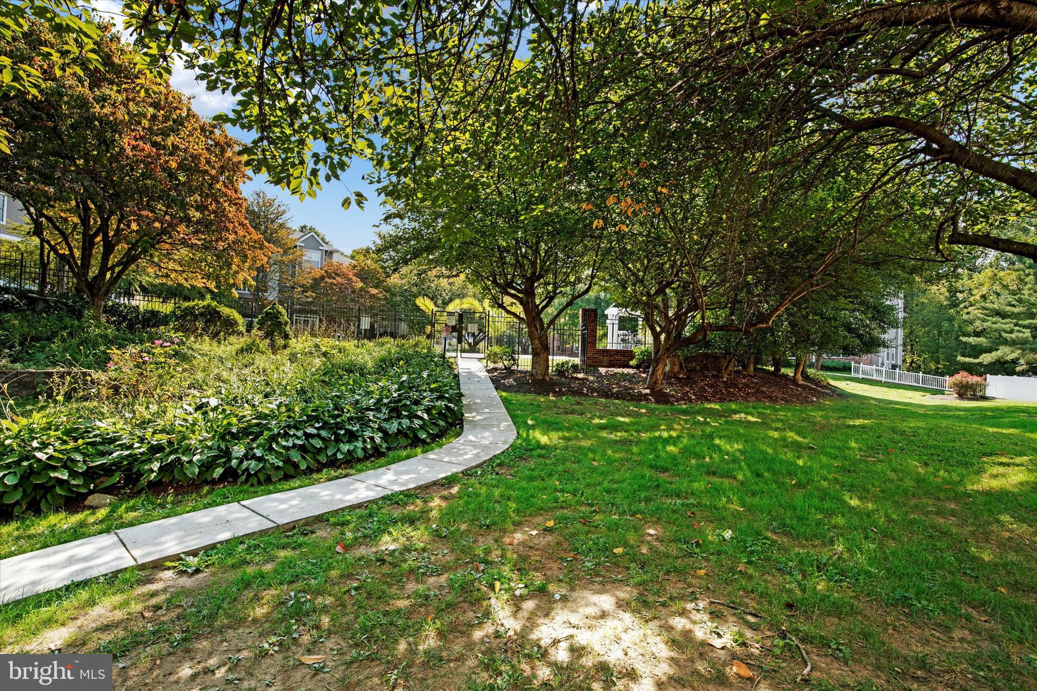 ENGLISH COUNTRY MANOR - Residential