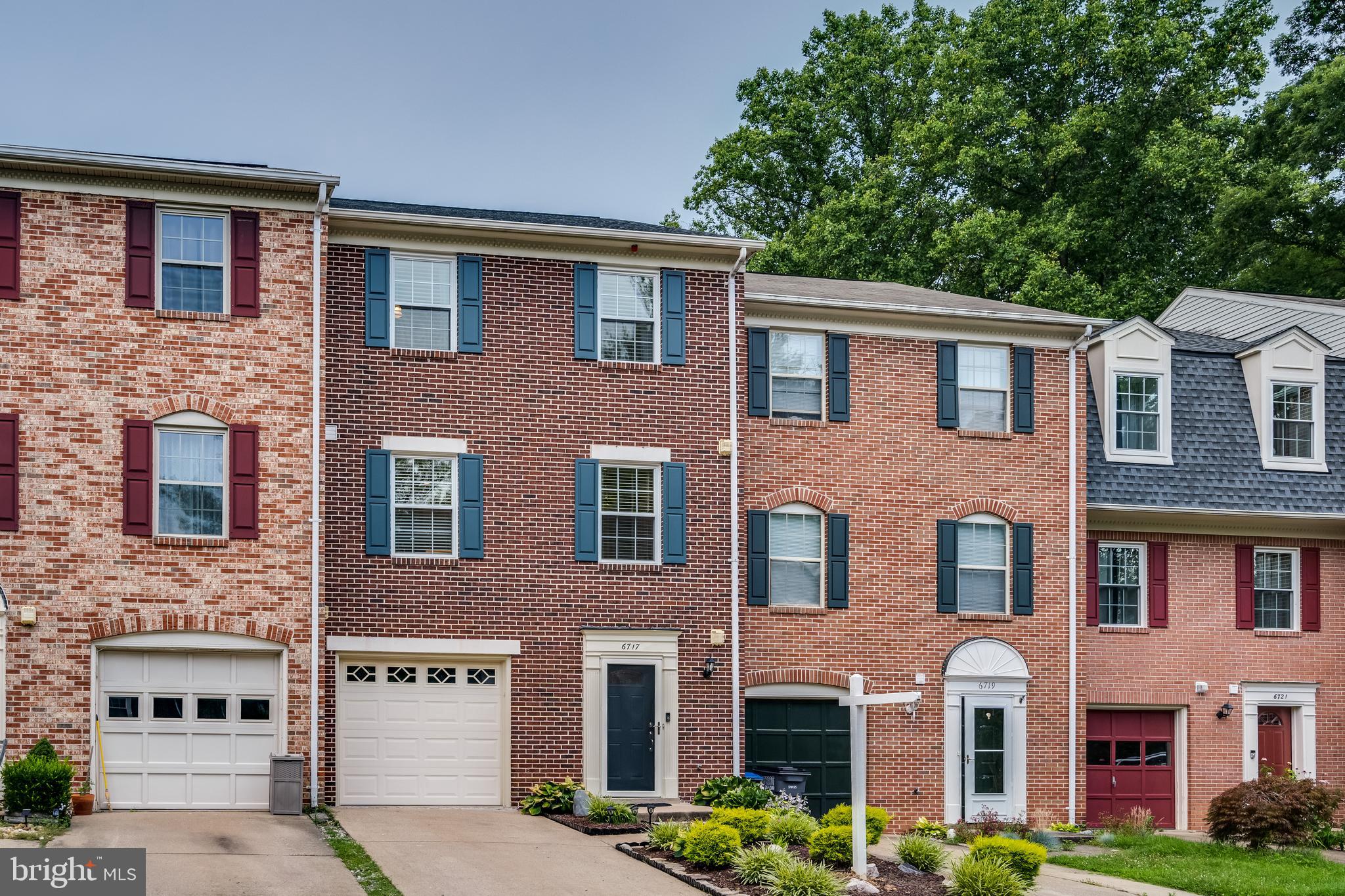 6717 SUNSET WOODS COURT