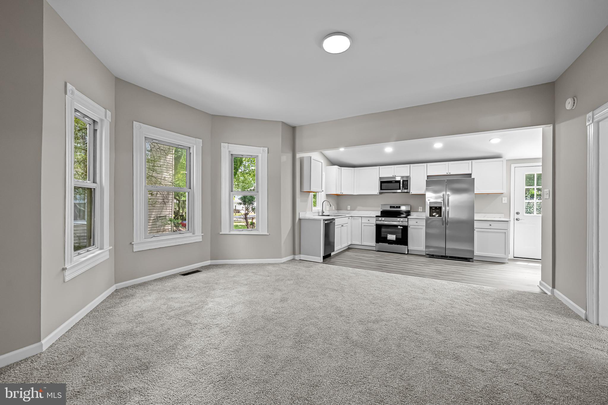 10 E CHESTNUT STREET