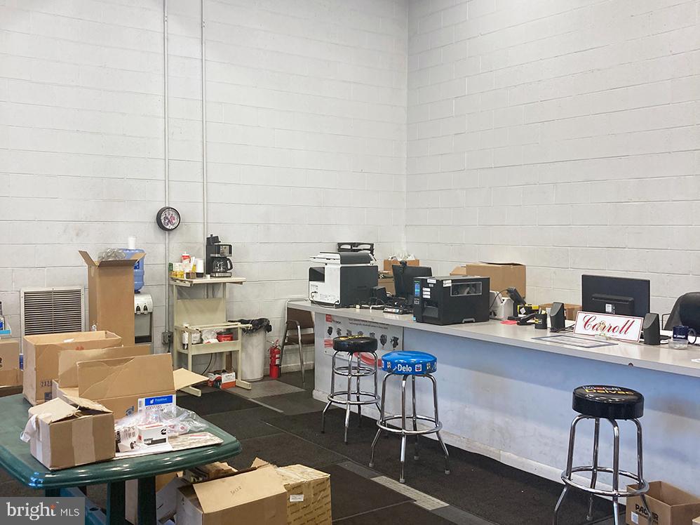 GRASONVILLE - Commercial Sale