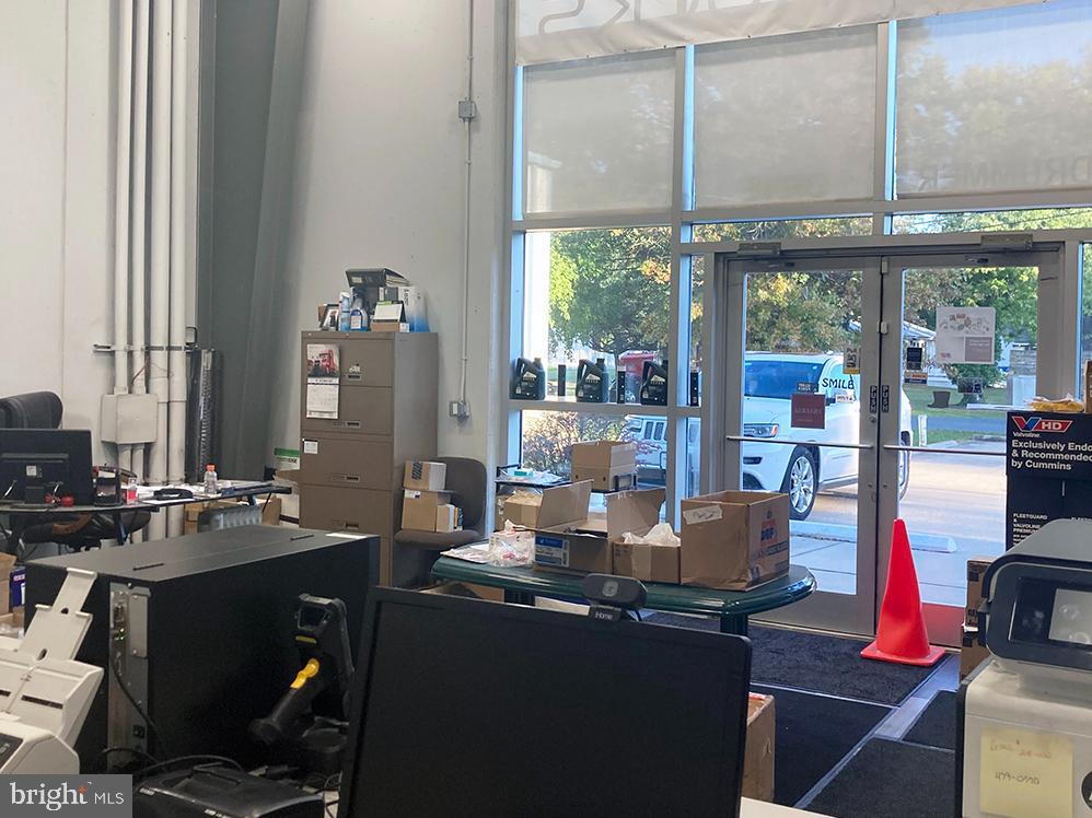 GRASONVILLE - Commercial Sale