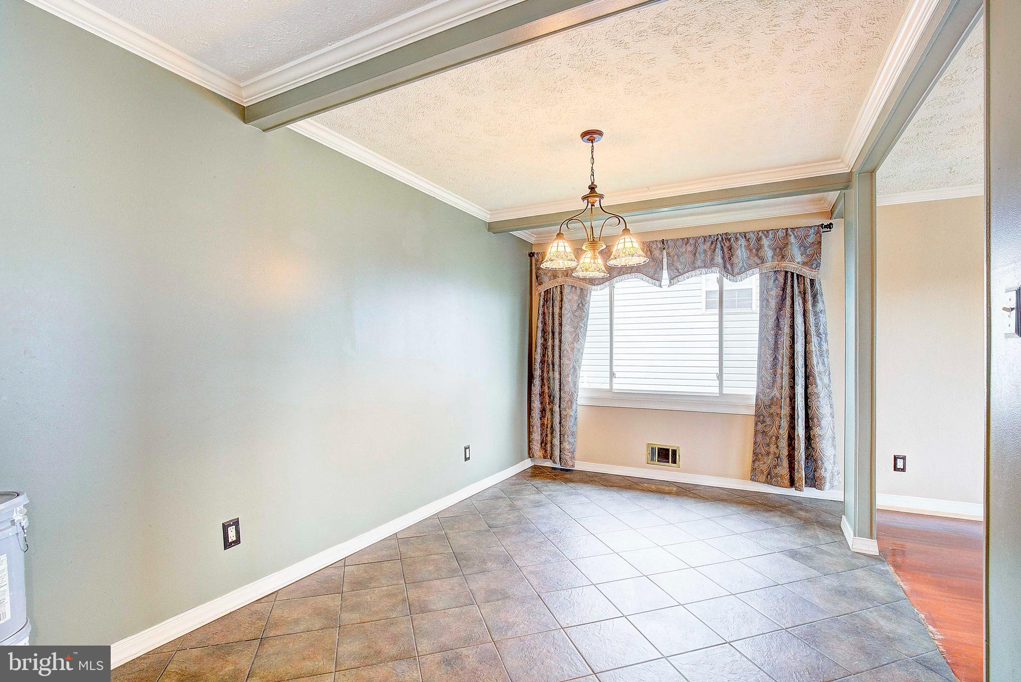 SCHOOL GARDENS - Residential