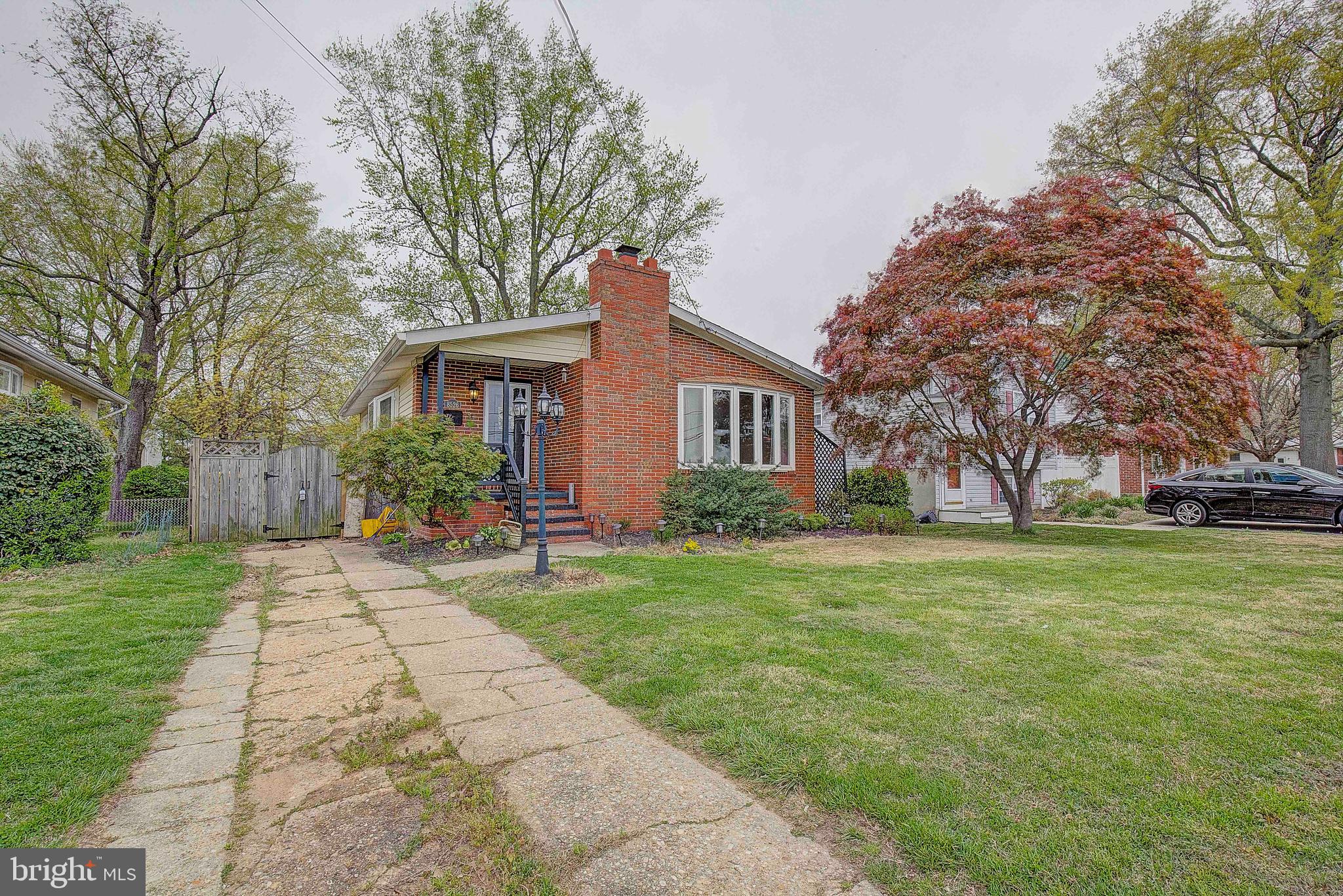 SCHOOL GARDENS - Residential