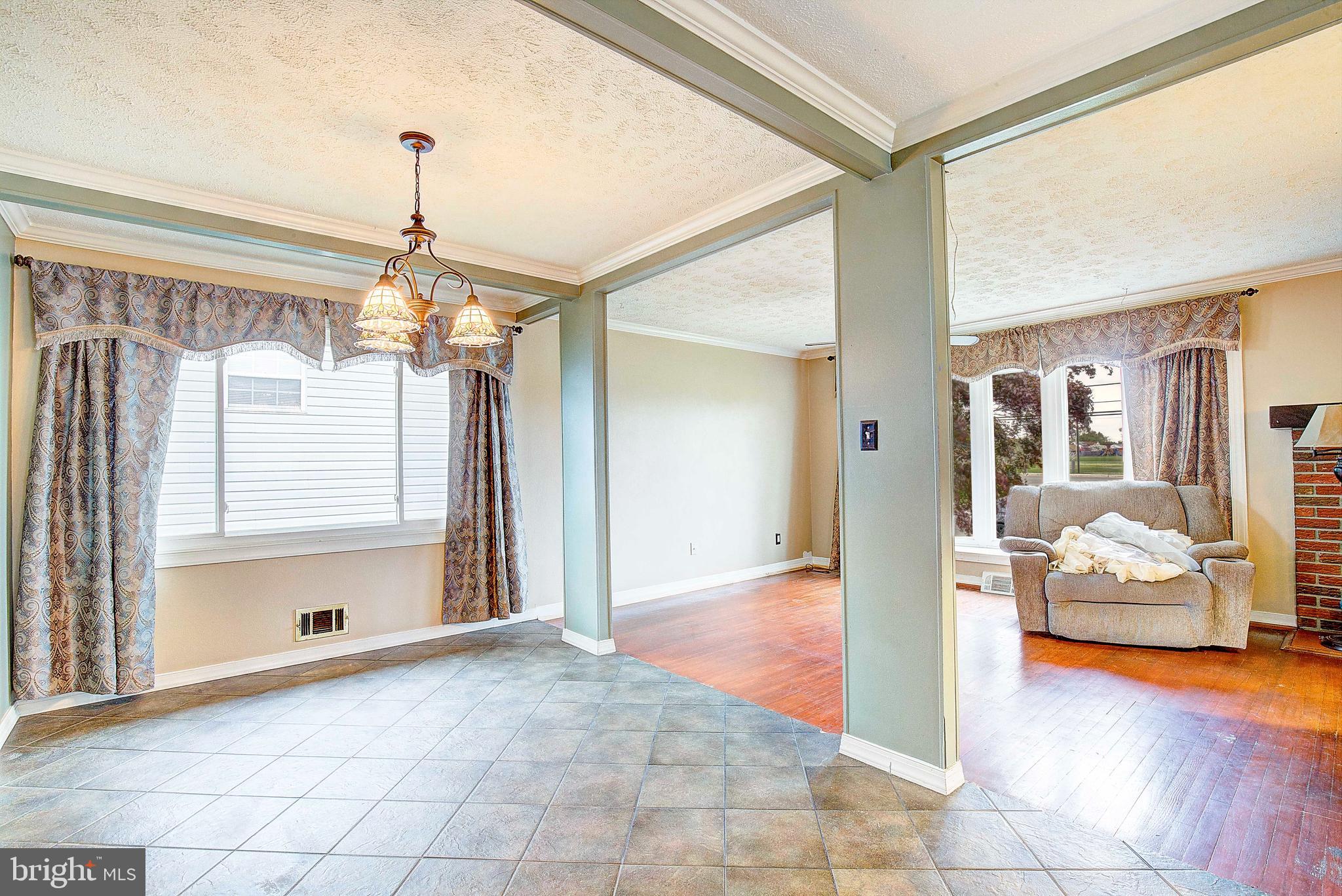 SCHOOL GARDENS - Residential