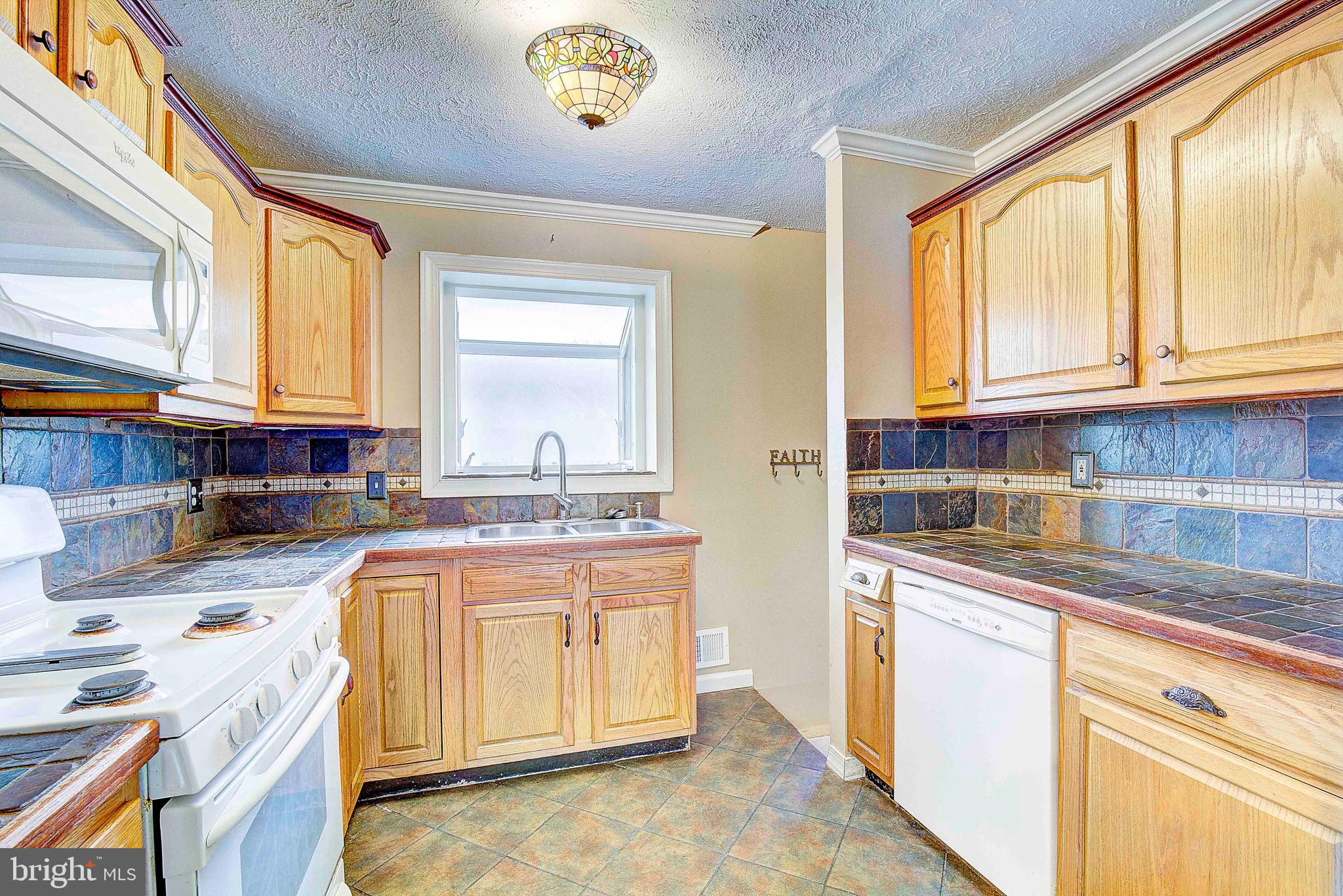 SCHOOL GARDENS - Residential