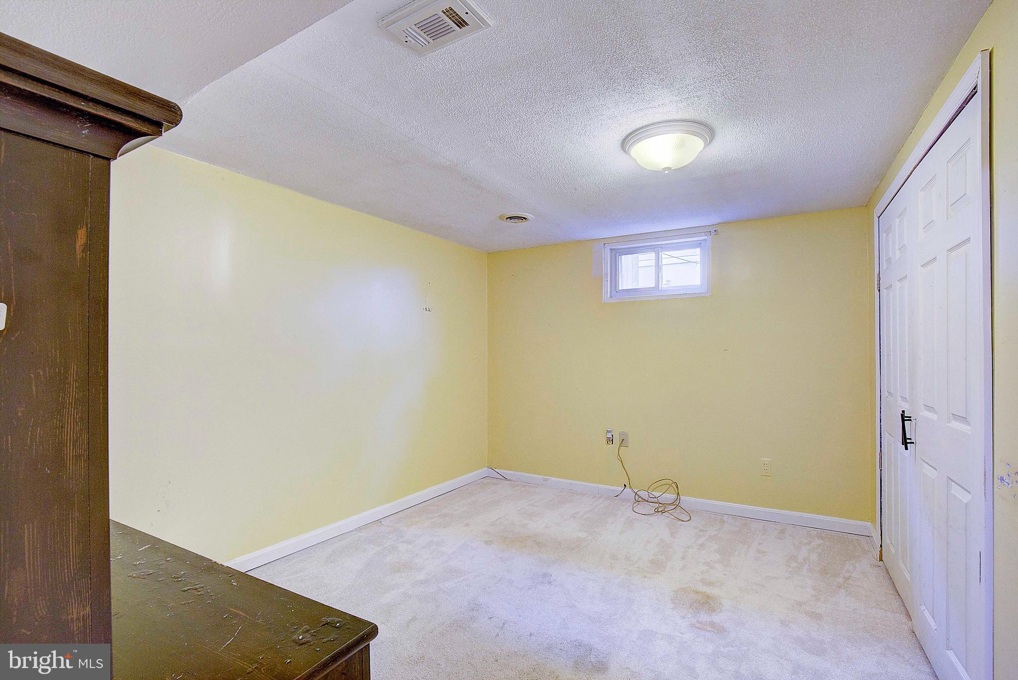 SCHOOL GARDENS - Residential