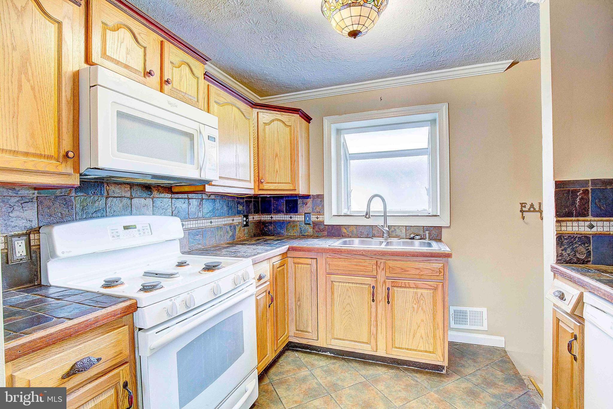 SCHOOL GARDENS - Residential