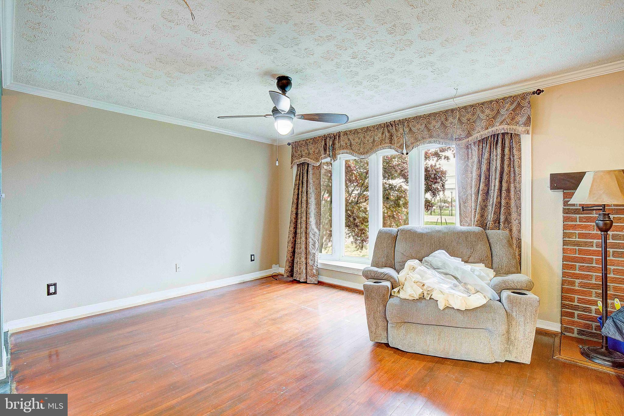 SCHOOL GARDENS - Residential