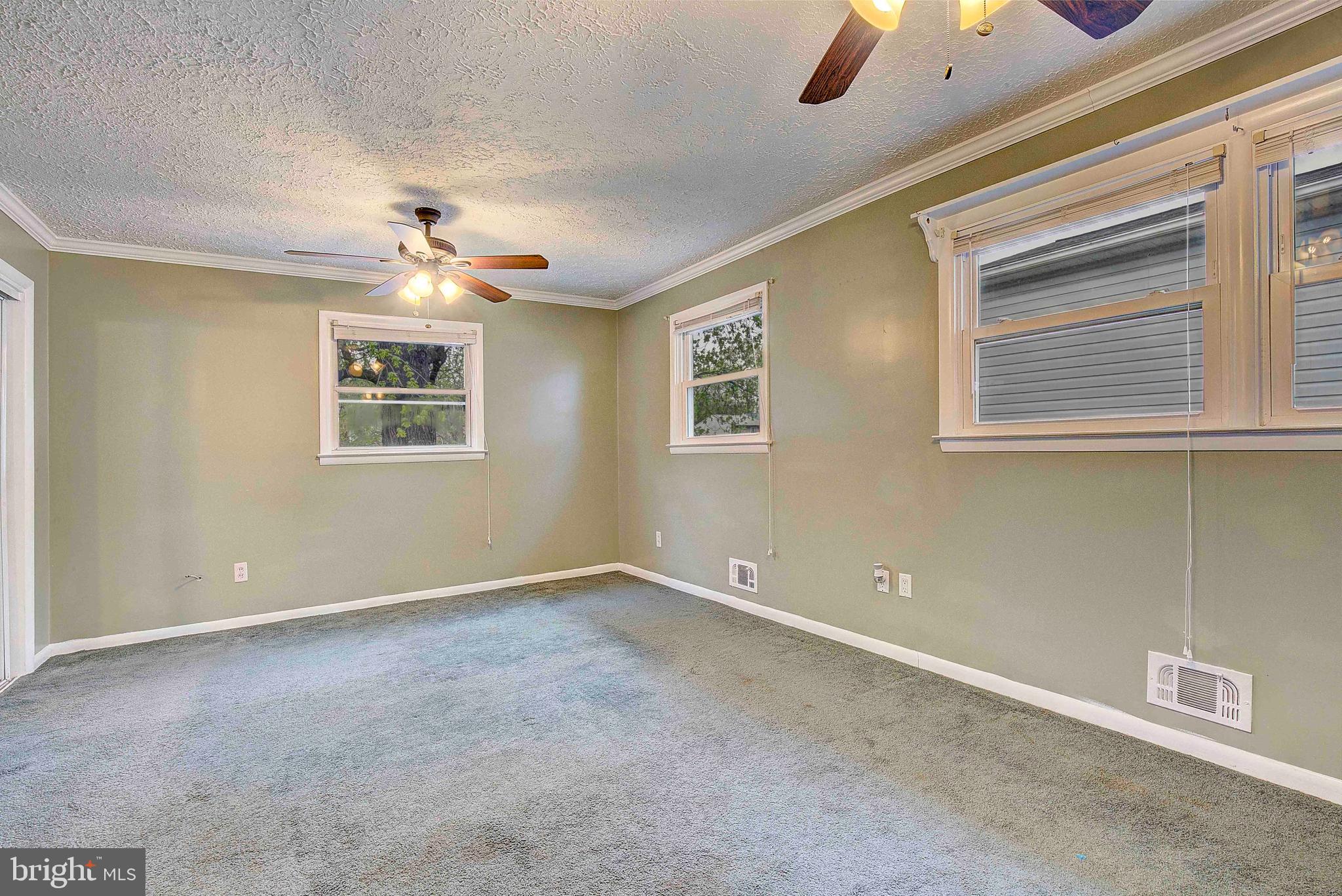 SCHOOL GARDENS - Residential