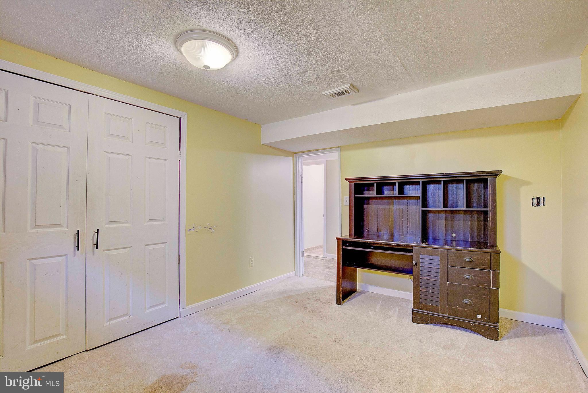 SCHOOL GARDENS - Residential