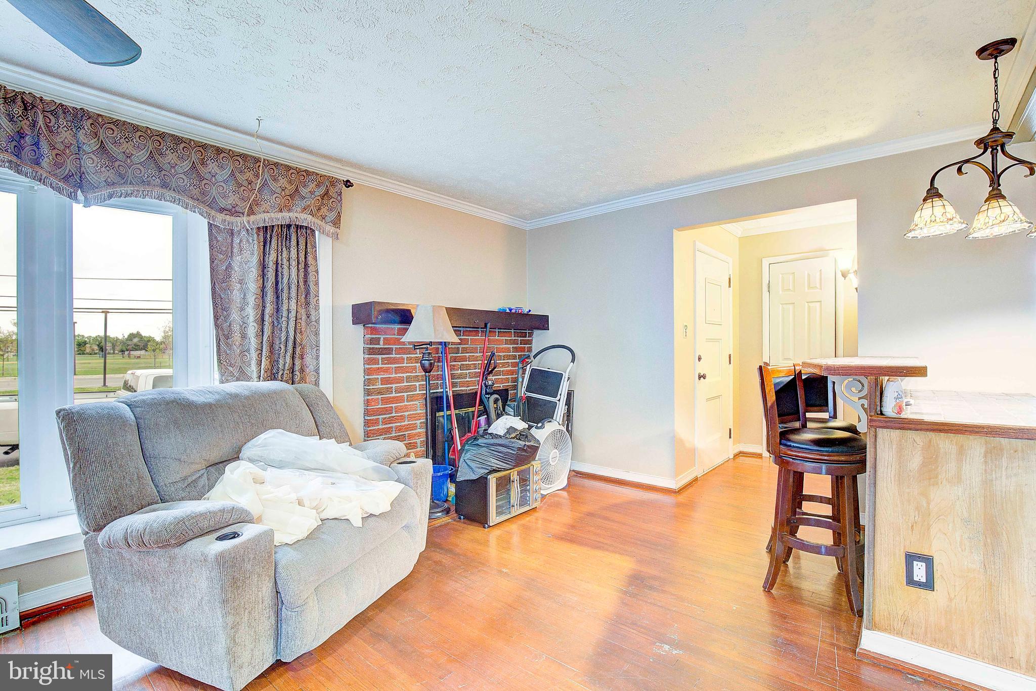 SCHOOL GARDENS - Residential