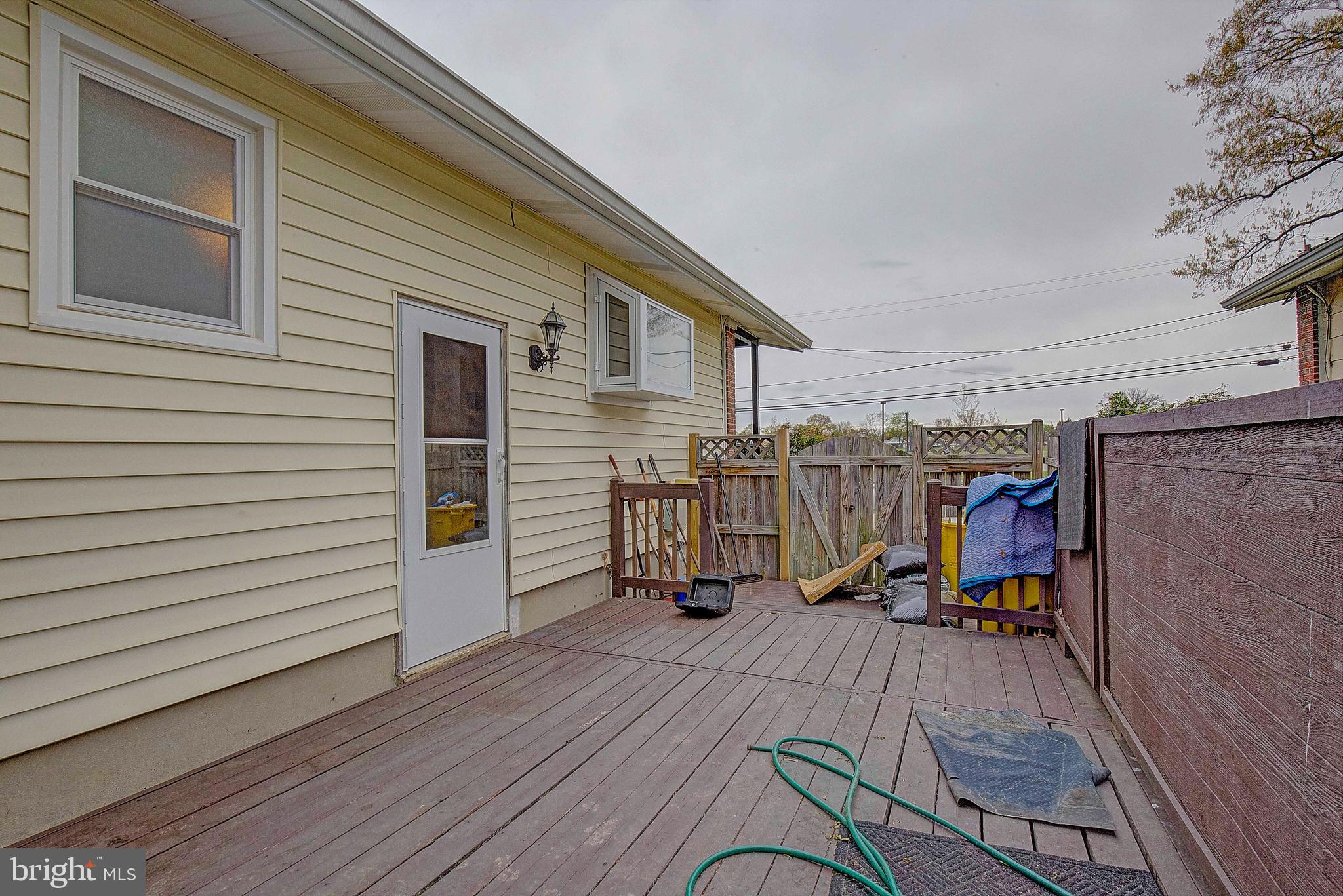 SCHOOL GARDENS - Residential