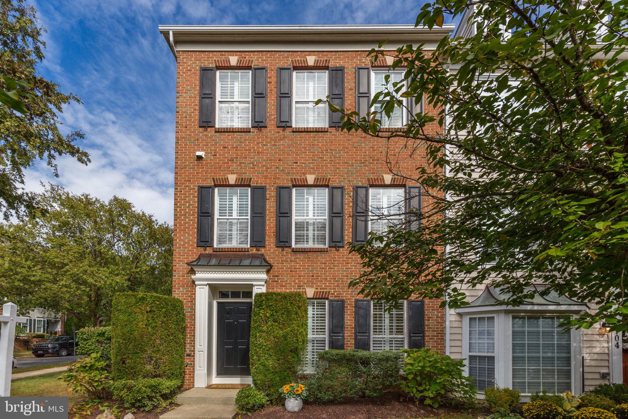 702 MARKET STREET E