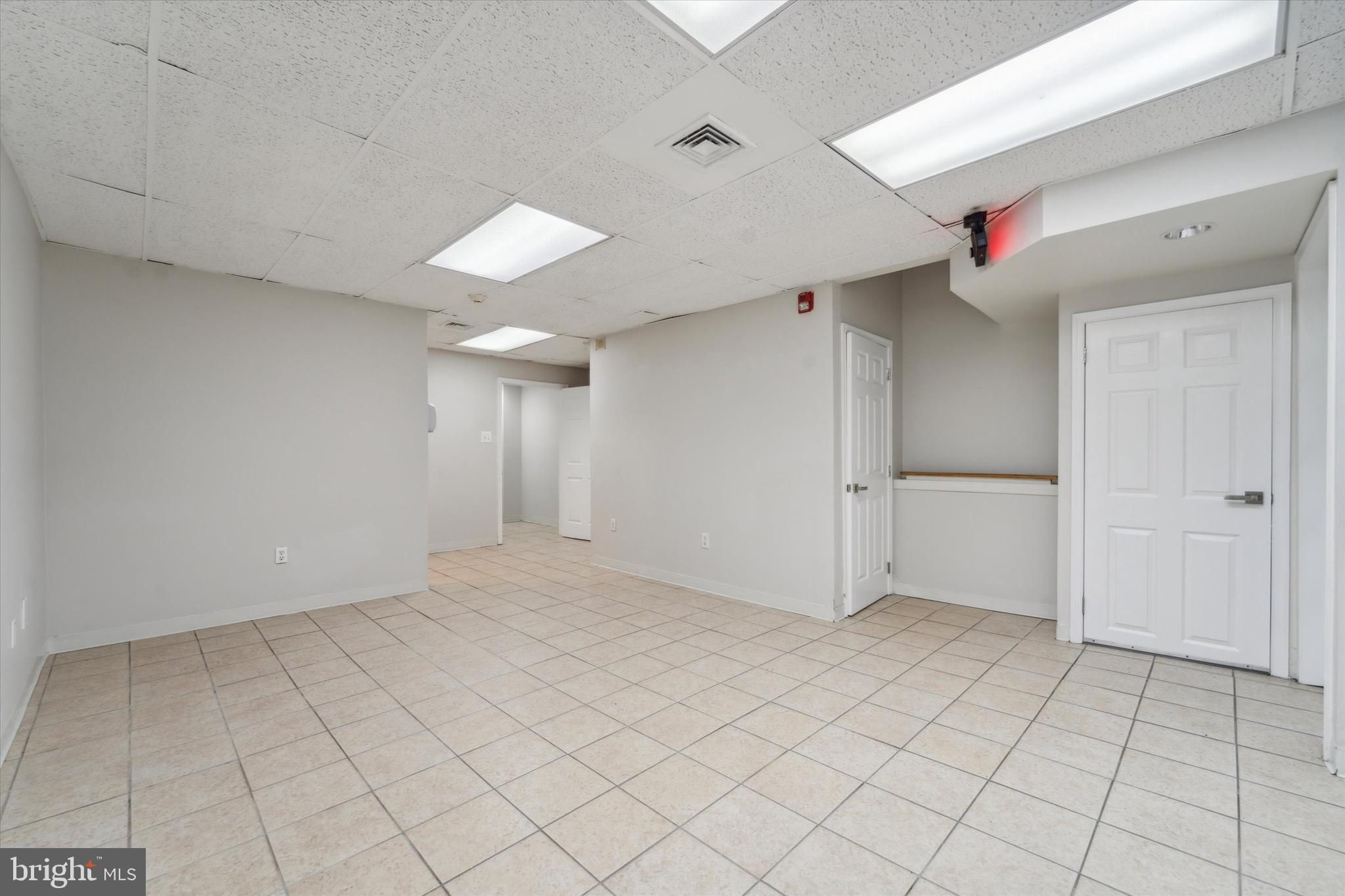 SOCIETY HILL - Commercial Lease