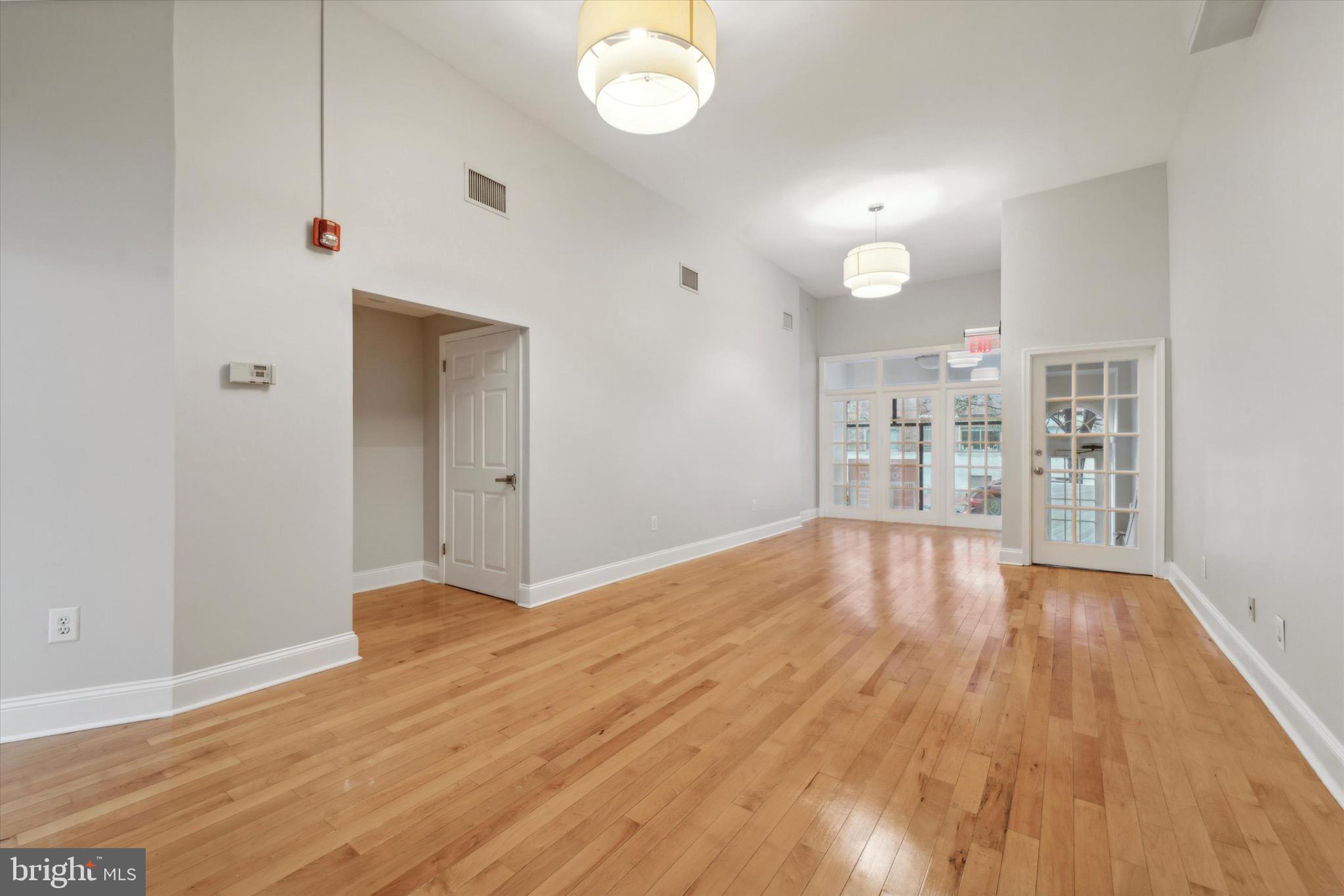 SOCIETY HILL - Commercial Lease