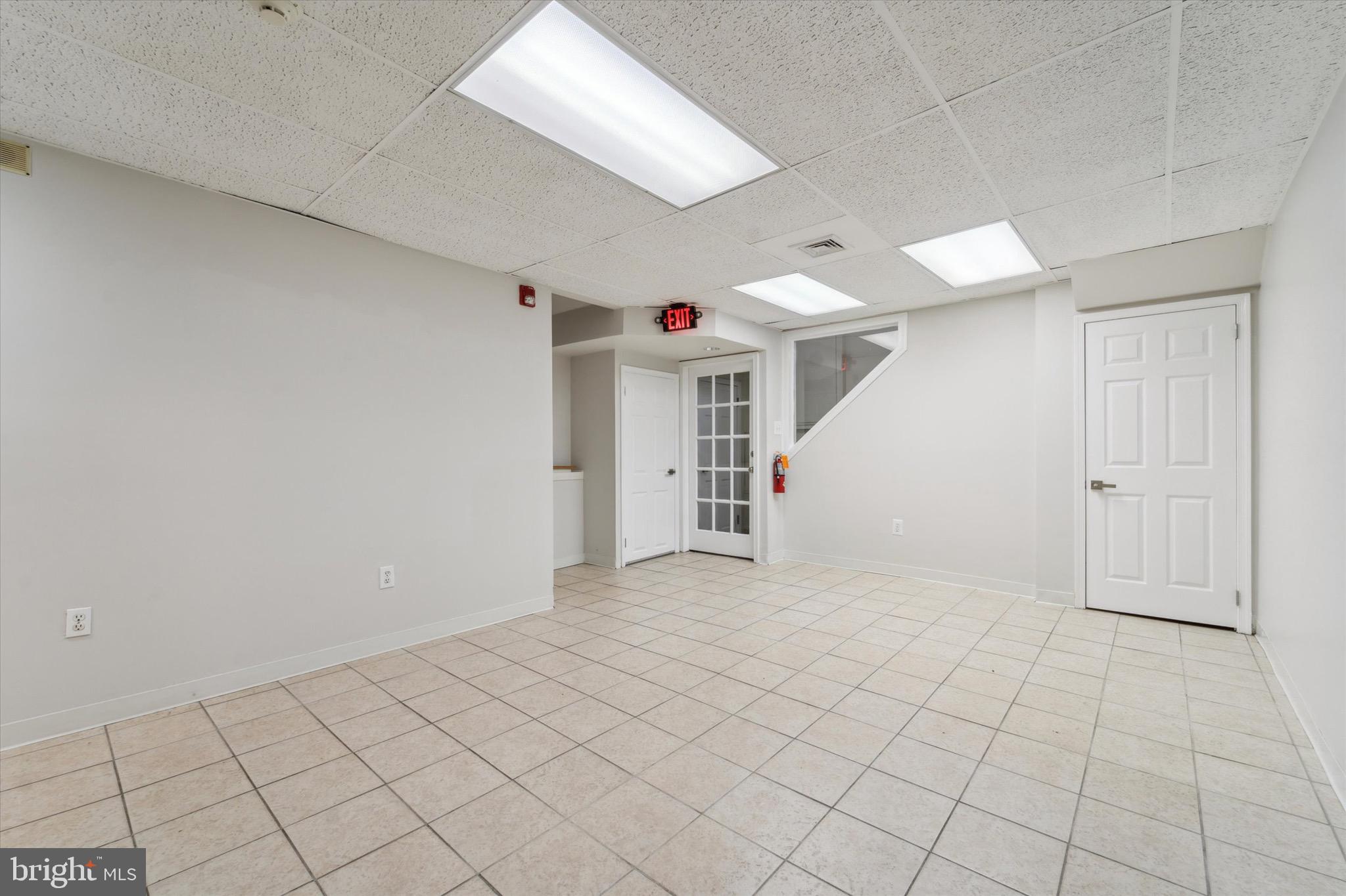 SOCIETY HILL - Commercial Lease