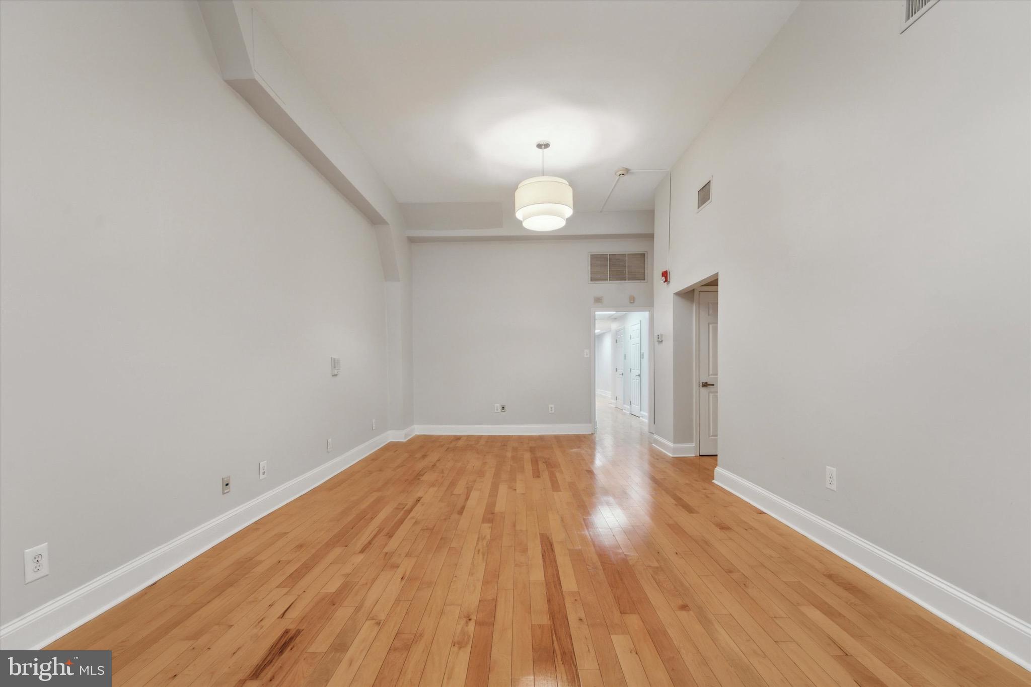 SOCIETY HILL - Commercial Lease